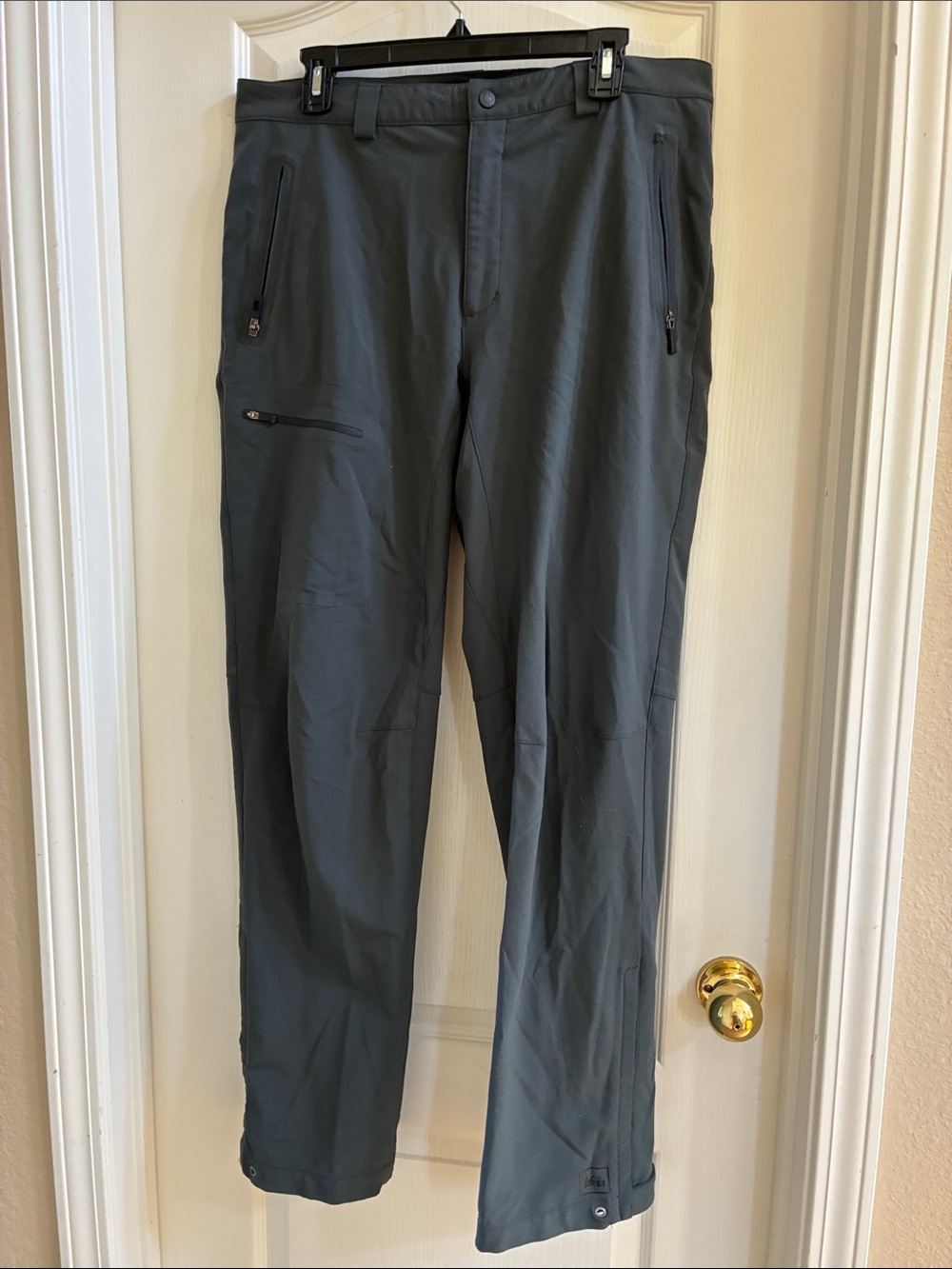 👏🏻FATHERS DAY! REI BRAND Men's 36x32 Lightweight HIKING Pants Dark Gray -ZIPPERS